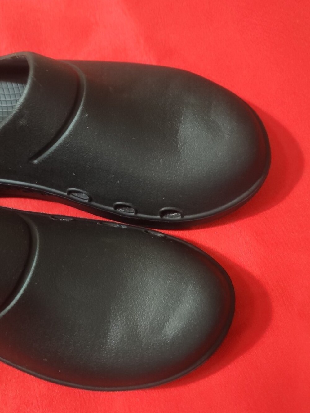 OOFOS OOcloog Black Slip-On Clog Shoes - Picture 11 of 12